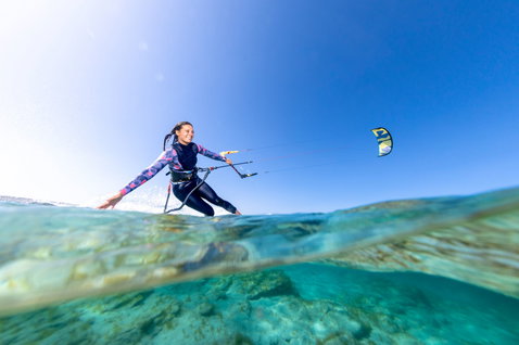 Duotone Dice SLS LEI kite during kitesurfing in a tropical ocean