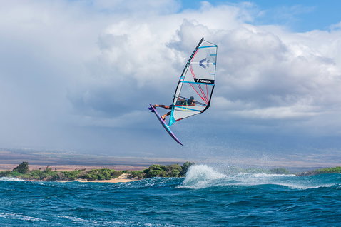 Duotone_Windsurfing_Super_Star-SLS_Action-Shots_1