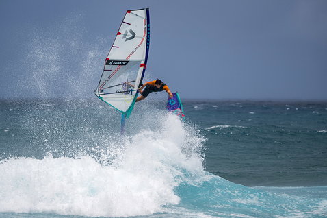 Duotone_Windsurfing_Super_Hero-SLS_Action-Shots_1