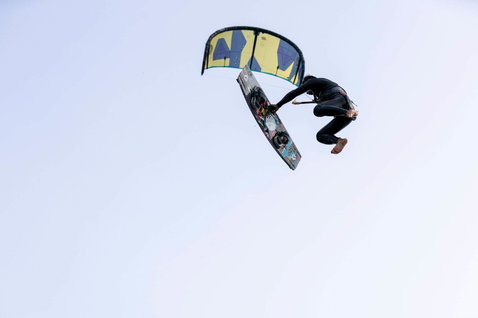 Duotone Jaime SLS twin-tip kiteboard during kitesurfing on the open ocean