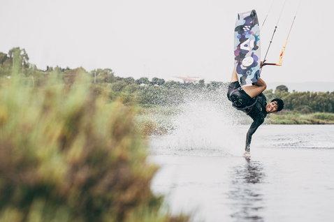 Duotone Soleil twin-tip kiteboard during kitesurfing in a flatwater lagoon