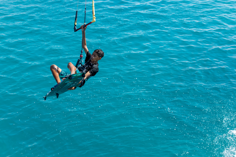 Duotone Shred twin-tip kiteboard during kitesurfing on the ocean
