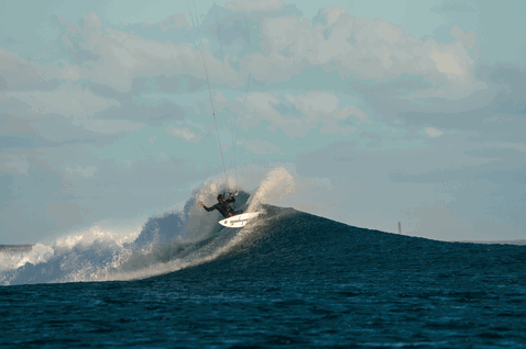 Duotone Session SLS wave kiteboard during wave riding on the open ocean