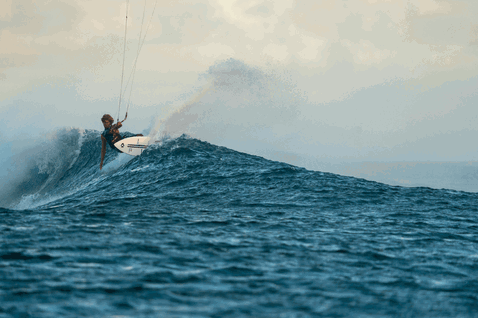 Duotone Session SLS wave kiteboard during wave riding on the open ocean