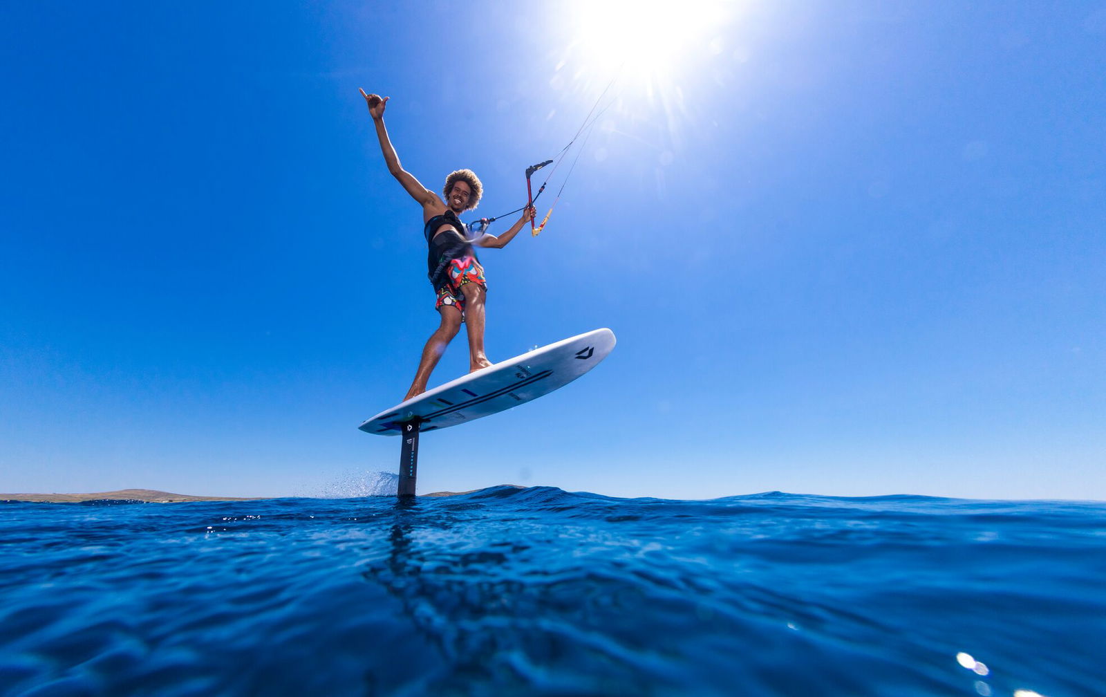 DUOTONE Hybrid SLS Your crossover surf and foil board