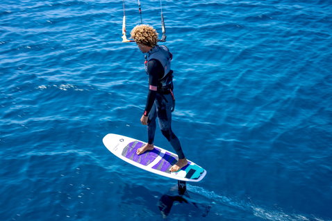 Duotone Hybrid SLS directional kiteboard during kitesurfing in the open ocean