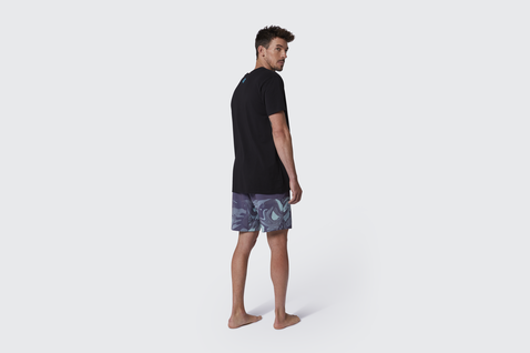 Camiseta de manga corta Duotone en negro con detalles en azul grisáceo y teal