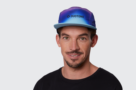 Duotone casquette 5 panneaux en prune foncé avec dégradé bleu-violet