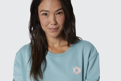 Duotone_Apparel_Sweater-Team-women_Action-Shots_11