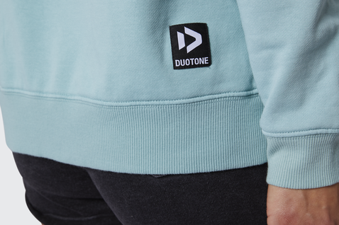 Duotone_Apparel_Sweater-Team-women_Action-Shots_13