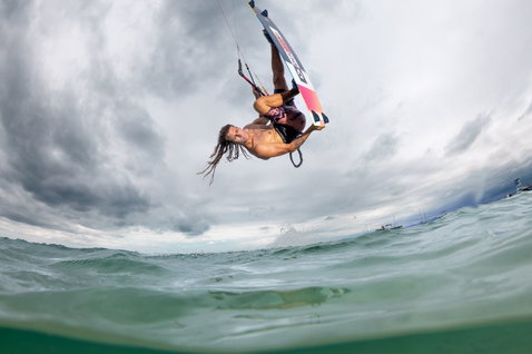 Duotone Spike twin-tip kiteboard during kitesurfing on the ocean