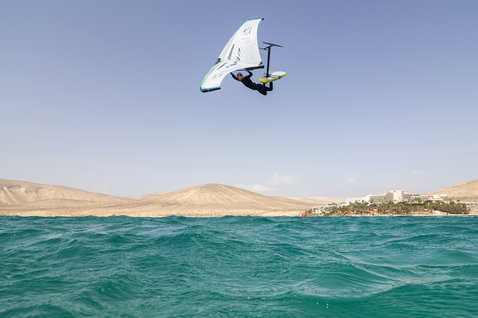 Duotone_Wing_Foiling_Slick-(LK)_Action-Shots_8