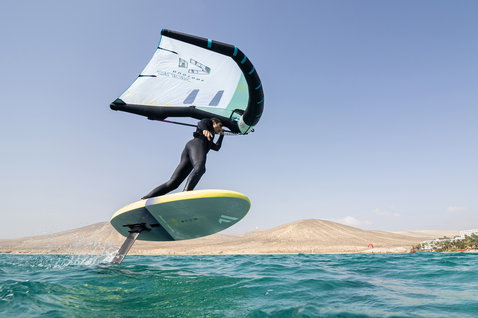 Duotone_Wing_Foiling_Slick-(LK)_Action-Shots_7