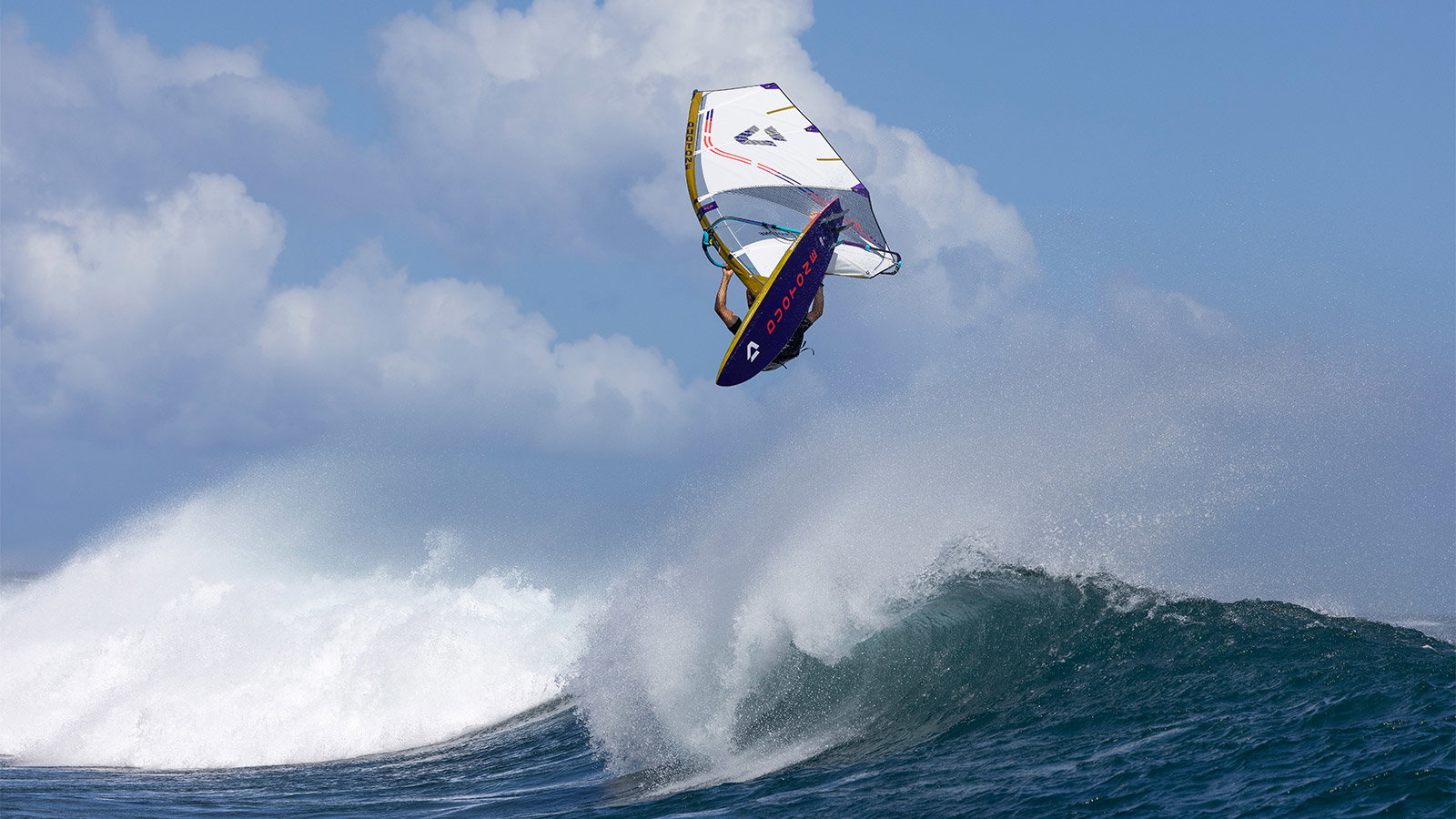 Super_Hero SLS 2024 ᐅ high-end wave sail | DUOTONE Windsurfing