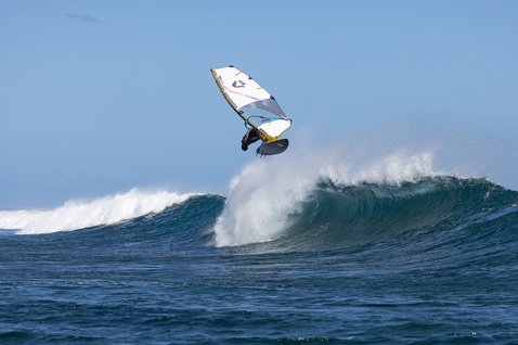 Duotone_Windsurfing_Super_Hero-SLS_Action-Shots_1