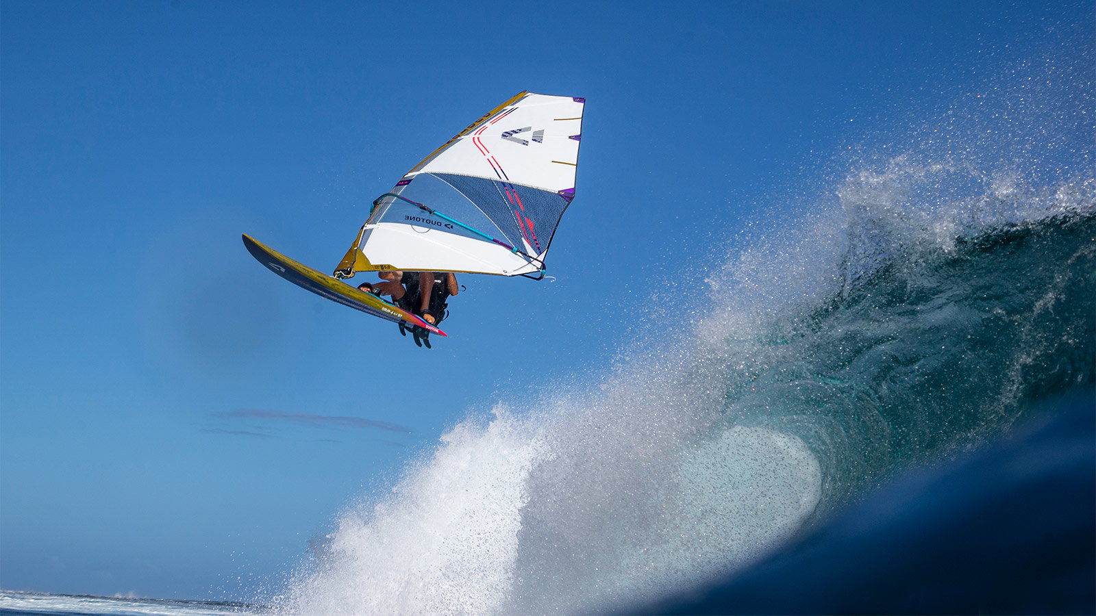 Super_Hero SLS 2024 ᐅ high-end wave sail | DUOTONE Windsurfing