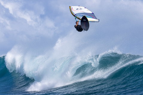 Duotone_Windsurfing_Super_Hero-SLS_Action-Shots_9