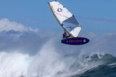 Duotone_Windsurfing_Super_Hero-SLS_Action-Shots_12