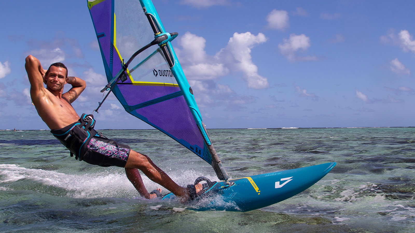 FreeWave 2024 ᐅ Freemove - Jump N' Ride board | DUOTONE Windsurfing