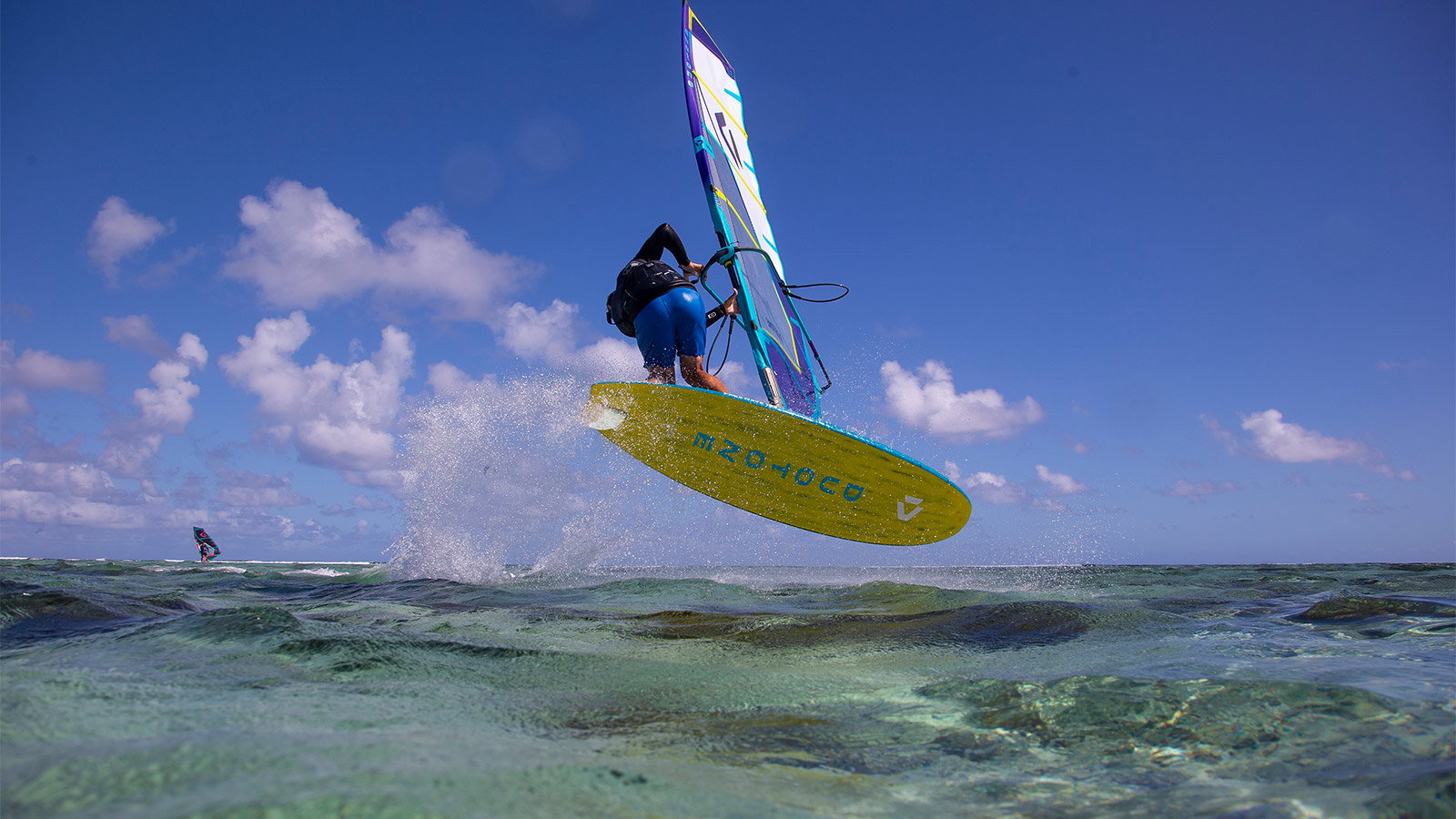 FreeWave 2024 ᐅ Freemove - Jump N' Ride board | DUOTONE Windsurfing