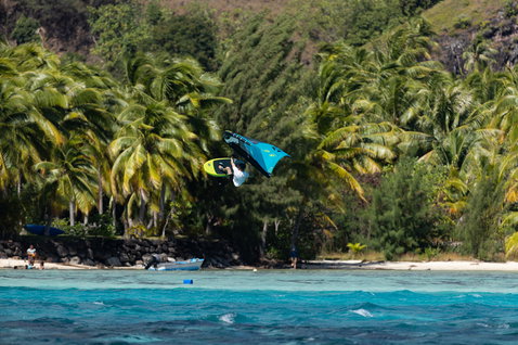Duotone_Wing_Foiling_Sky-Style_Action-Shots_3