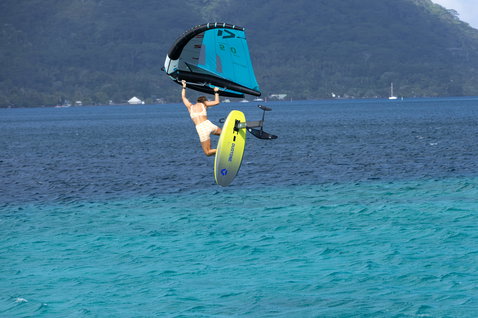 Duotone_Wing_Foiling_Front-Wing-Aero-Glide-SLS_Action-Shots_5