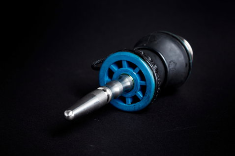 Duotone Windsurfing iBase 2.0 + iTendon windsurf mast base extension 70mm/84mm in near-black and electric blue