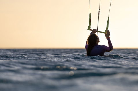 Duotone Click Bar Quad Control 2024 control bar during kitesurfing on the ocean