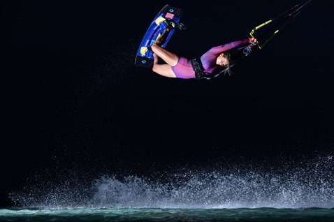 Duotone Entity Ergo 2024 twin-tip kiteboard during kitesurfing on the ocean at night