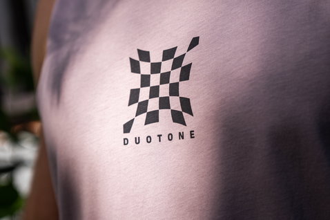 Duotone Apparel Tank men tank top in mauve outdoors