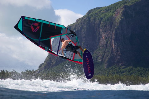 Duotone_Windsurfing_Idol-LTD_Action-Shots_3