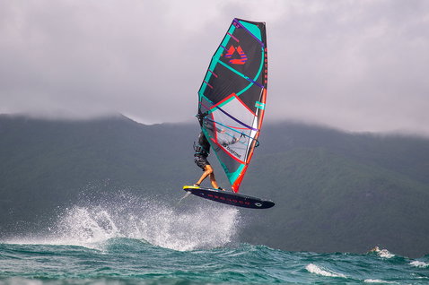 Duotone_Windsurfing_Idol-LTD_Action-Shots_2