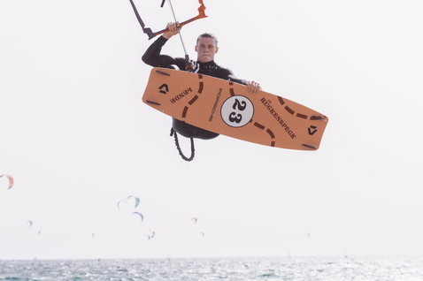 Duotone Entity Ergo Black Edition 2024 twin-tip kiteboard during kitesurfing on the ocean