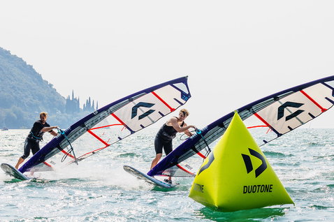 Duotone_Windsurfing_Warp_Fin_Action-Shots_4