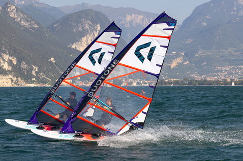 Duotone_Windsurfing_Warp_Fin_Action-Shots_3