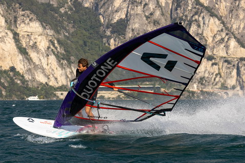 Duotone_Windsurfing_Warp_Fin_Action-Shots_6