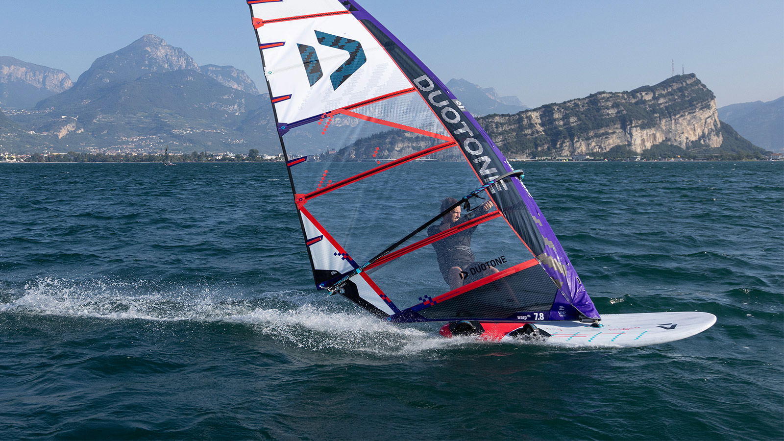 Falcon_Fin D/LAB 2024 ᐅ fin racing board | DUOTONE Windsurfing Falcon_Fin D/LAB 2024 ᐅ fin racing board | DUOTONE Windsurfing