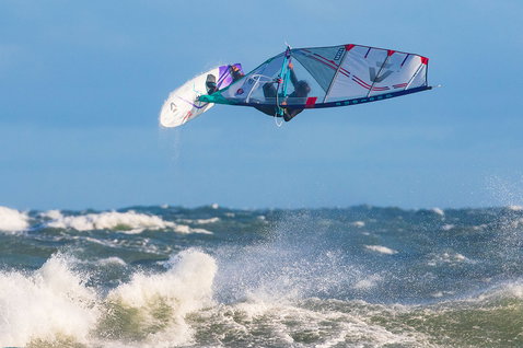 Duotone Grip 4 D/LAB windsurf board during wave riding at the ocean beach