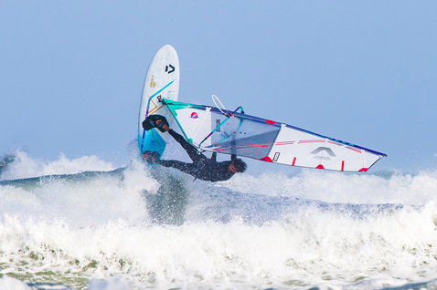 Duotone Grip 4 D/LAB windsurf board during wave riding at the ocean with breaking waves