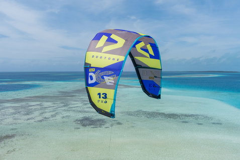 Duotone Dice SLS LEI kite 13m en bleu cobalt et jaune-lime