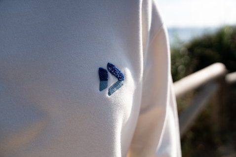 Duotone Apparel Draft sweat en blanc naturel non teint avec broderie logo bleu marine