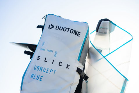 Duotone_Wing_Foiling_Slick-Concept-Blue_Action-Shots_12