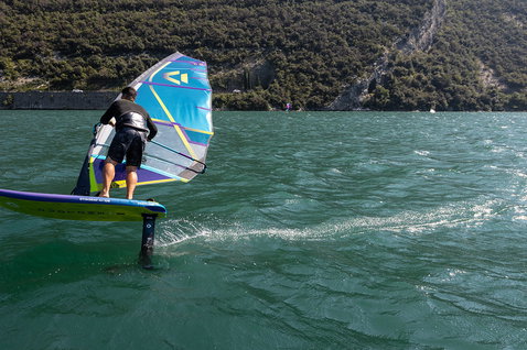 Duotone Stingray SLS 2025 windsurf board during foiling on a mountain lake