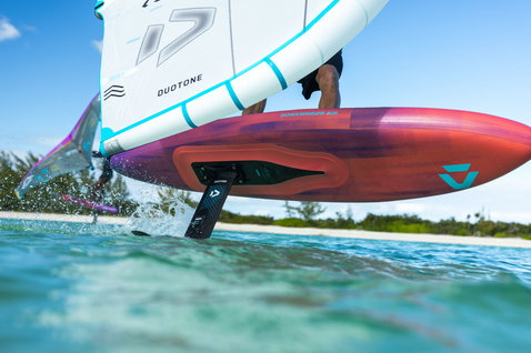 Duotone_Wing_Foiling_Downwinder-Air_Action-Shots_1