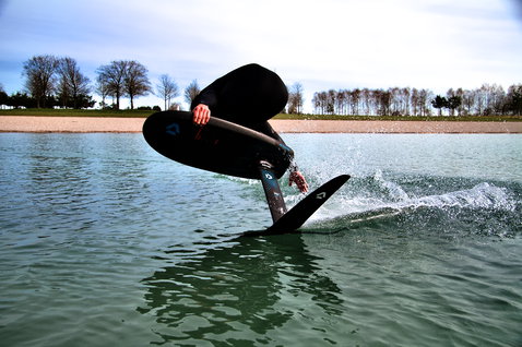 Duotone_Wing_Foiling_Wing-Set-AMP-SLS_Action-Shots_4