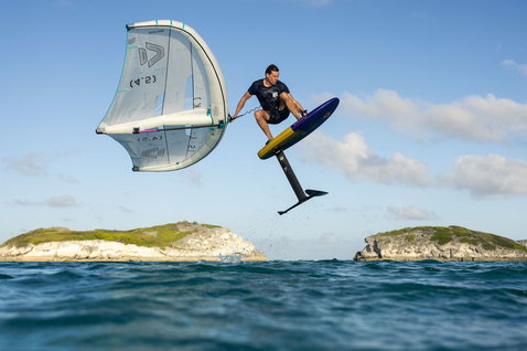 Duotone_Wing_Foiling_Front-Wing-Whizz-SLS_Action-Shots_3