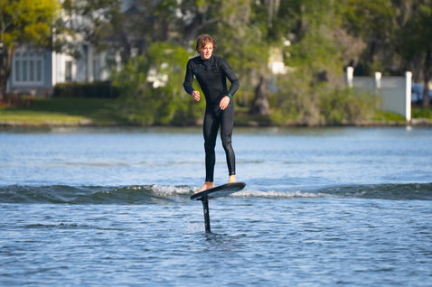 Duotone_Wing_Foiling_Front-Wing-Whizz-SLS_Action-Shots_6