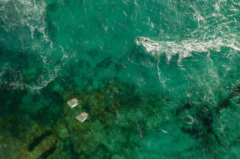 Duotone Neo D/LAB LEI kite during wave riding on the ocean