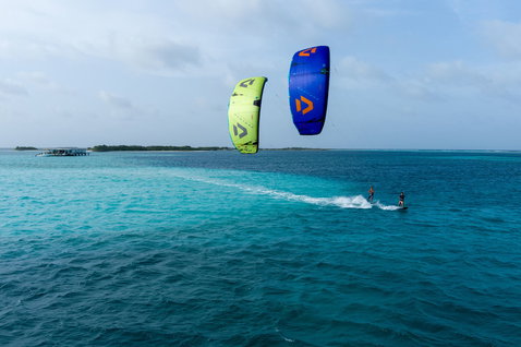 Duotone Neo SLS LEI kite during kitesurfing in a tropical ocean lagoon