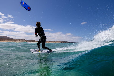 Duotone Neo SLS LEI kite during wave riding at the ocean beach